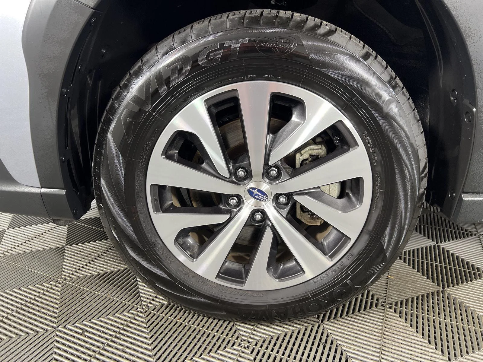Used 2025 Ice Silver Metallic Subaru Premium image 16