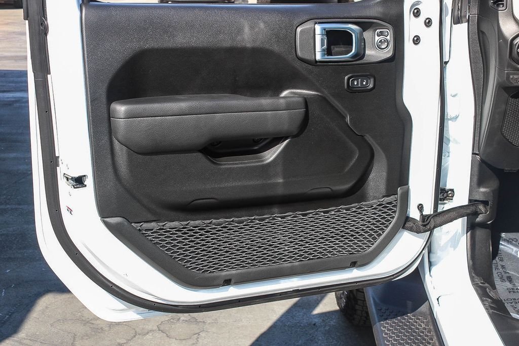 New 2026 Bright White Clearcoat Jeep California Edition image 24
