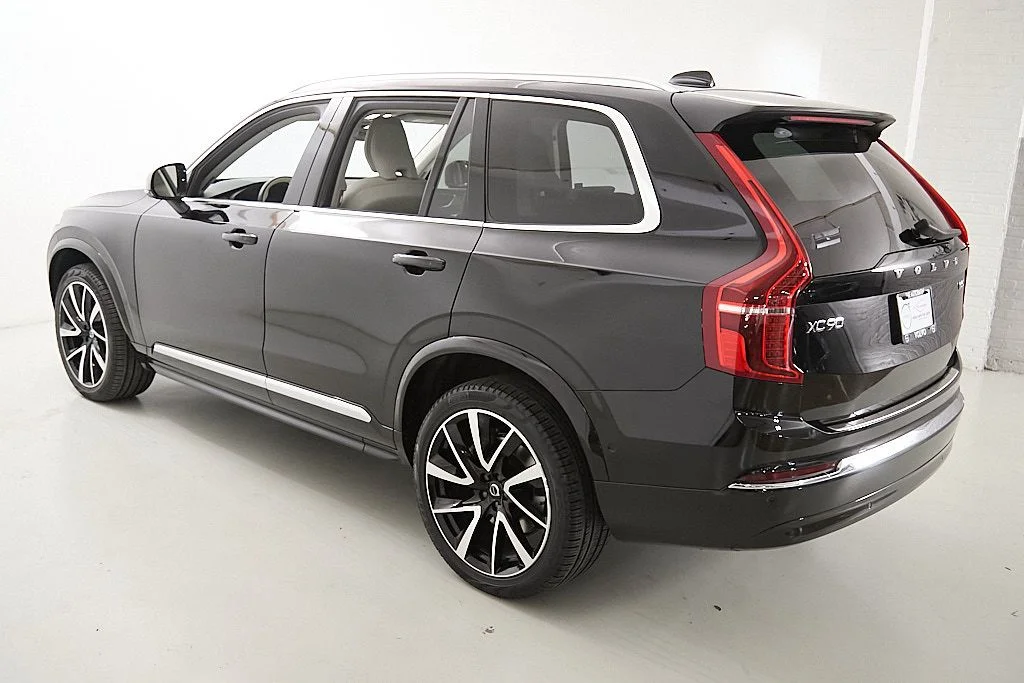 Certified Used 2024 Onyx Black Volvo Plus image 7