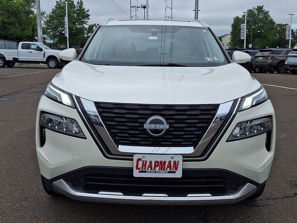 Used 2023 White Nissan Platinum image 2