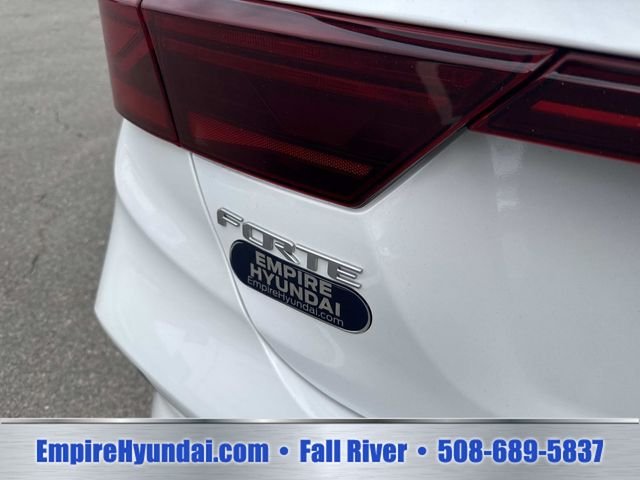 Used 2024 Snow White Pearl Kia LXS image 5