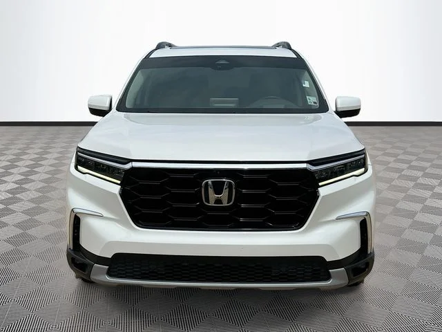 Used 2023 White Honda Elite image 2