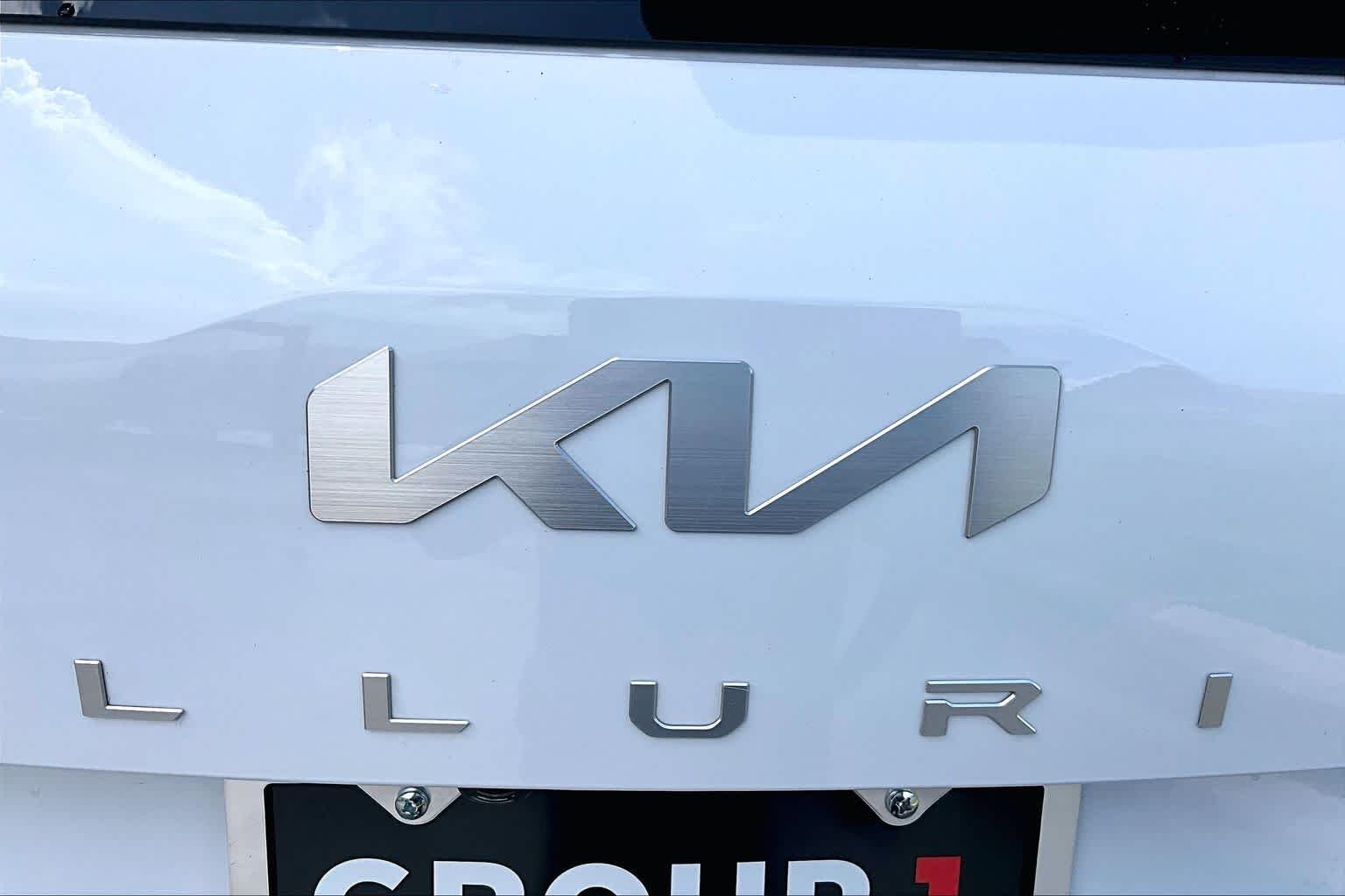 Used 2024 Glacial White Pearl Kia SX Prestige X-Line image 31