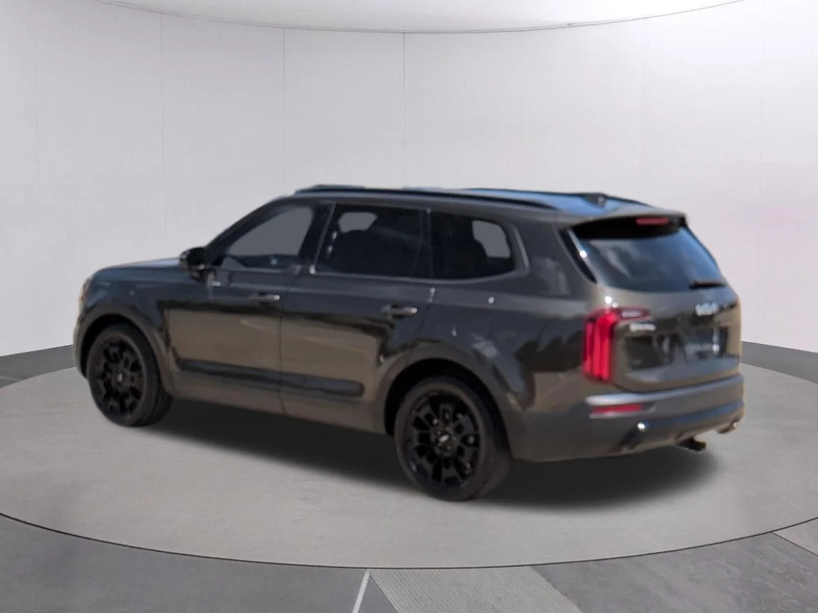 Used 2022 Dark Moss Kia SX image 3