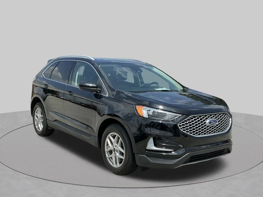 Used 2023 Black Ford SEL image 13