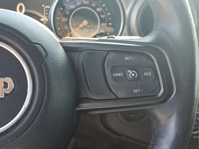 Used 2018  Jeep Sport S image 14