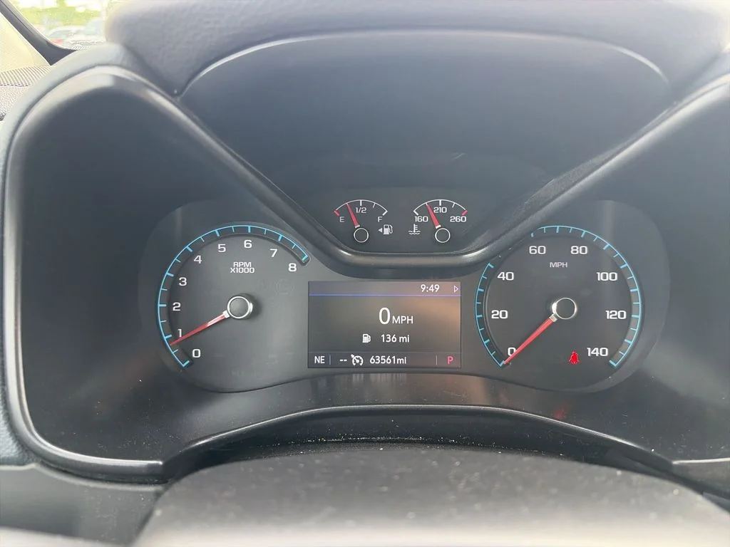 Used 2022 Gray Chevrolet Z71 image 21