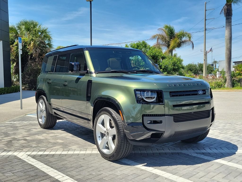 New 2026 Woolstone Green Land Rover X-Dynamic SE image 7