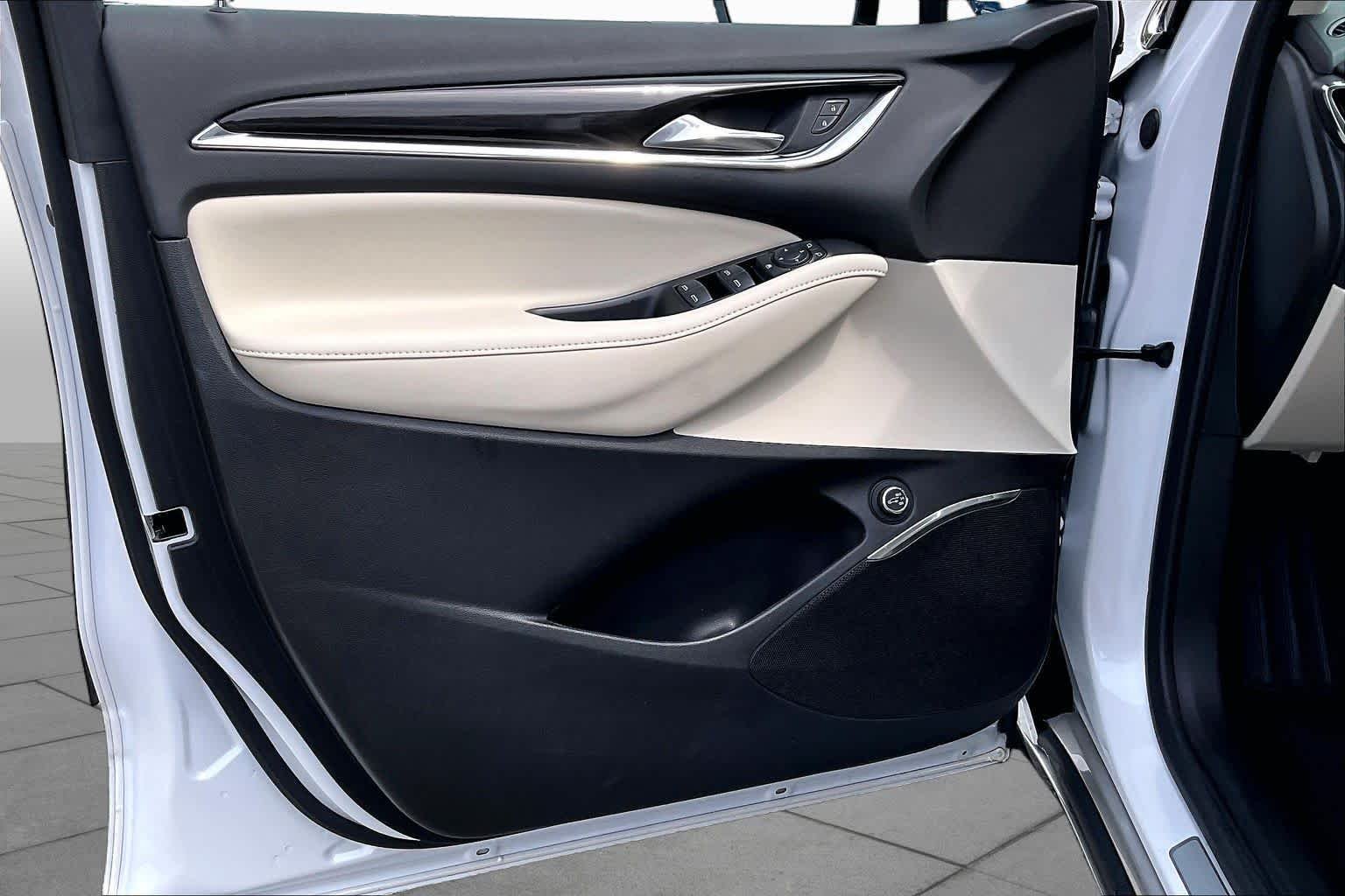 Used 2024 White Frost Tricoat Buick Essence image 39