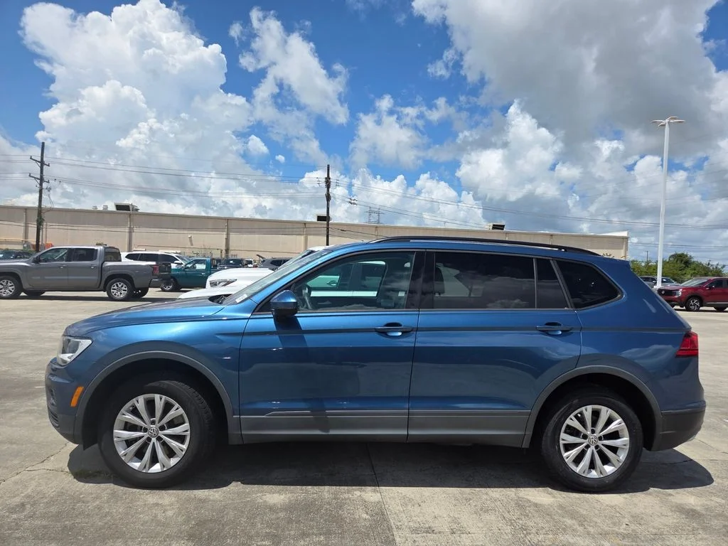 Certified Used 2020 Blue Volkswagen 2.0T S image 2