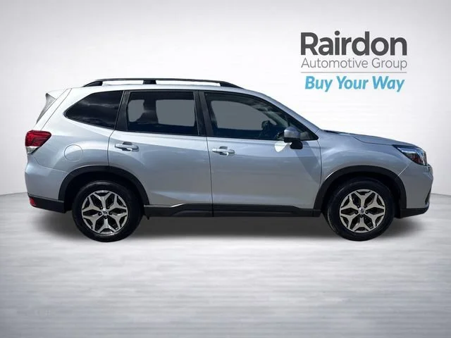 Used 2021 Ice Silver Metallic Subaru Premium image 8