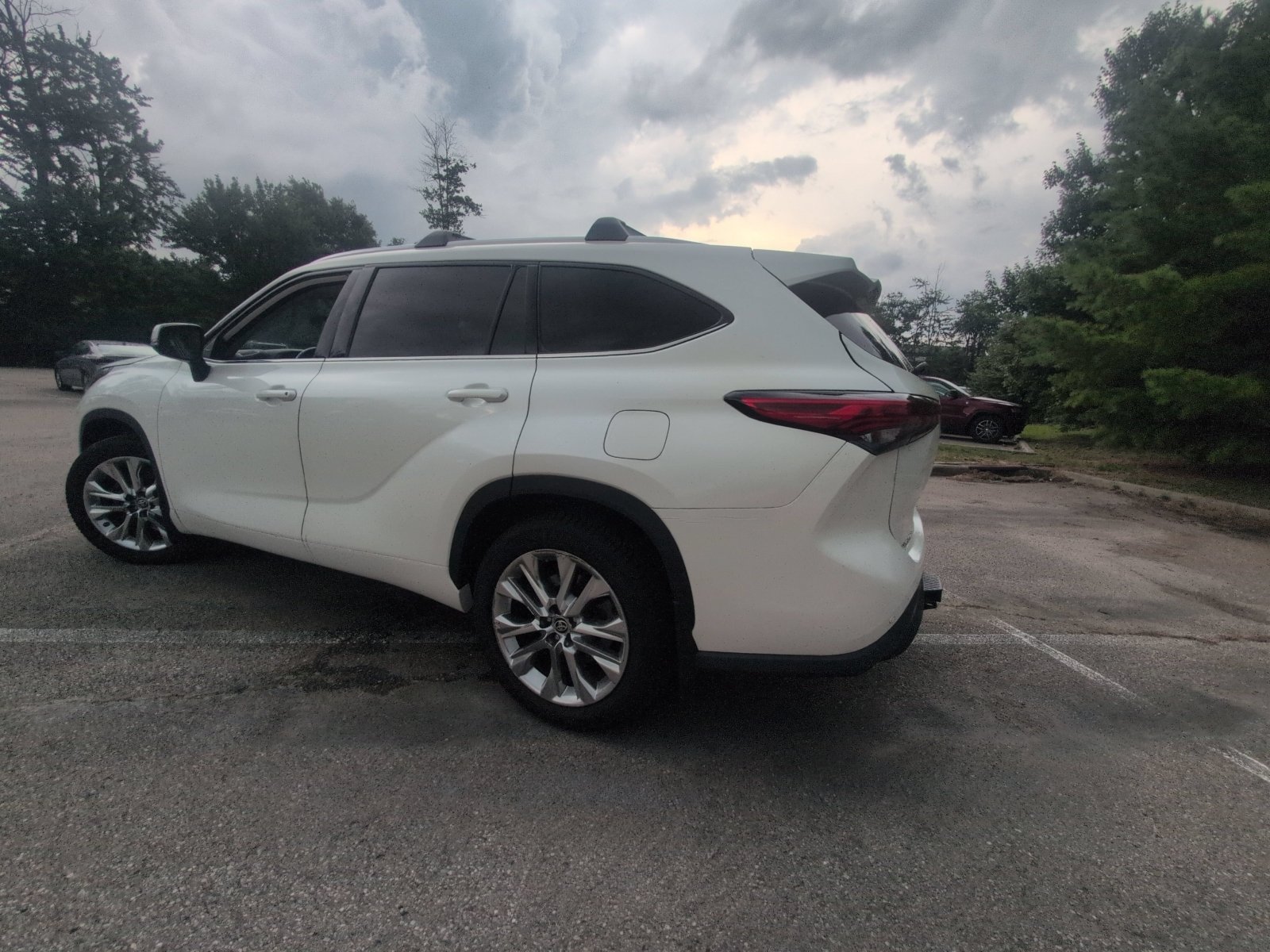 Used 2020 Blizzard Pearl Toyota Limited image 33