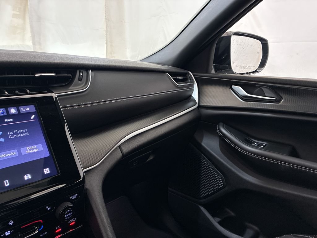 Used 2023 Silver Jeep Altitude X image 31