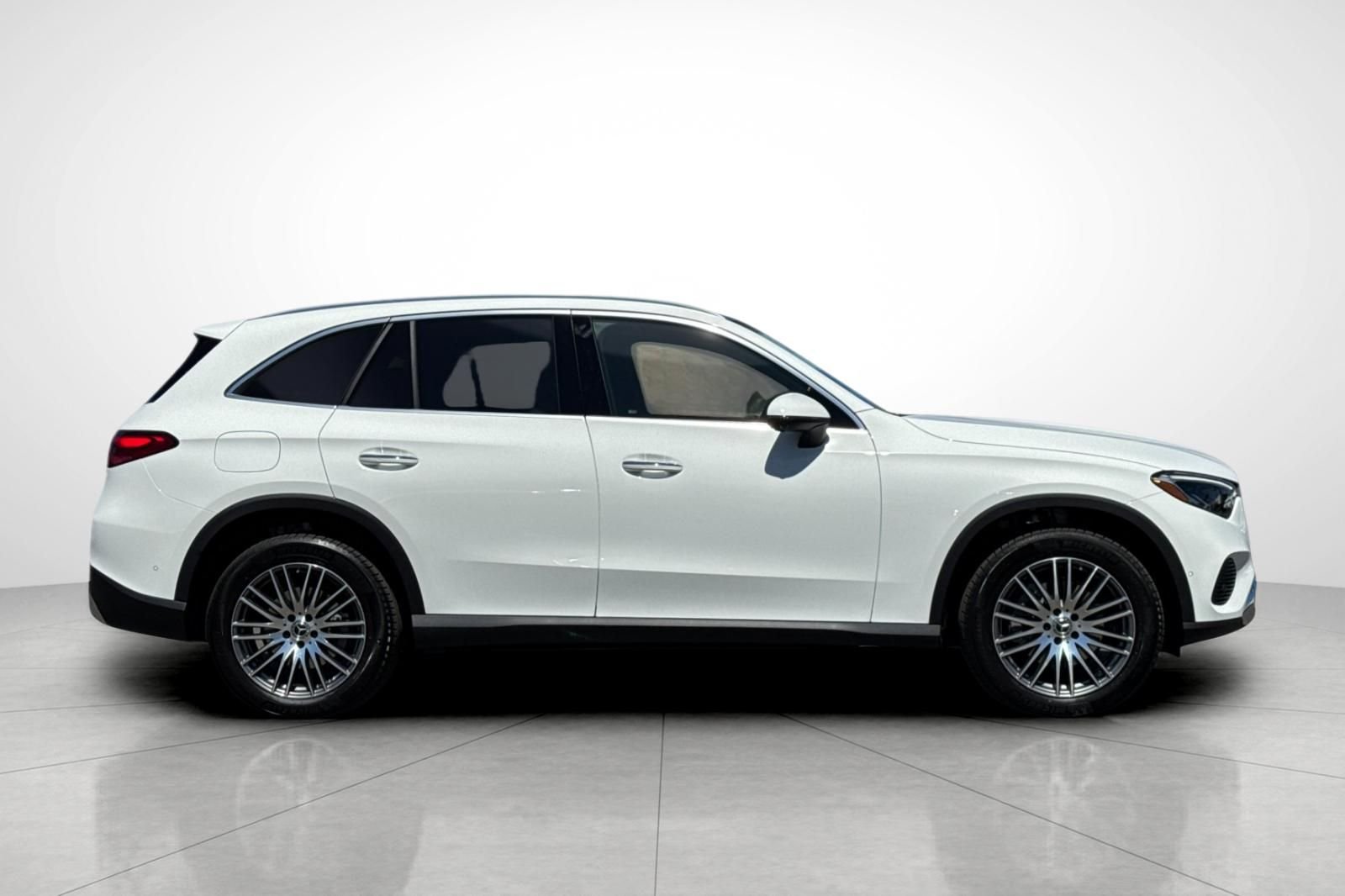 New 2027 Polar White Mercedes-Benz GLC 300 image 35