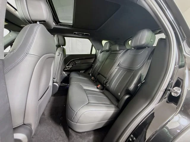 New 2026 Santorini Black Metallic Land Rover Dynamic SE image 24