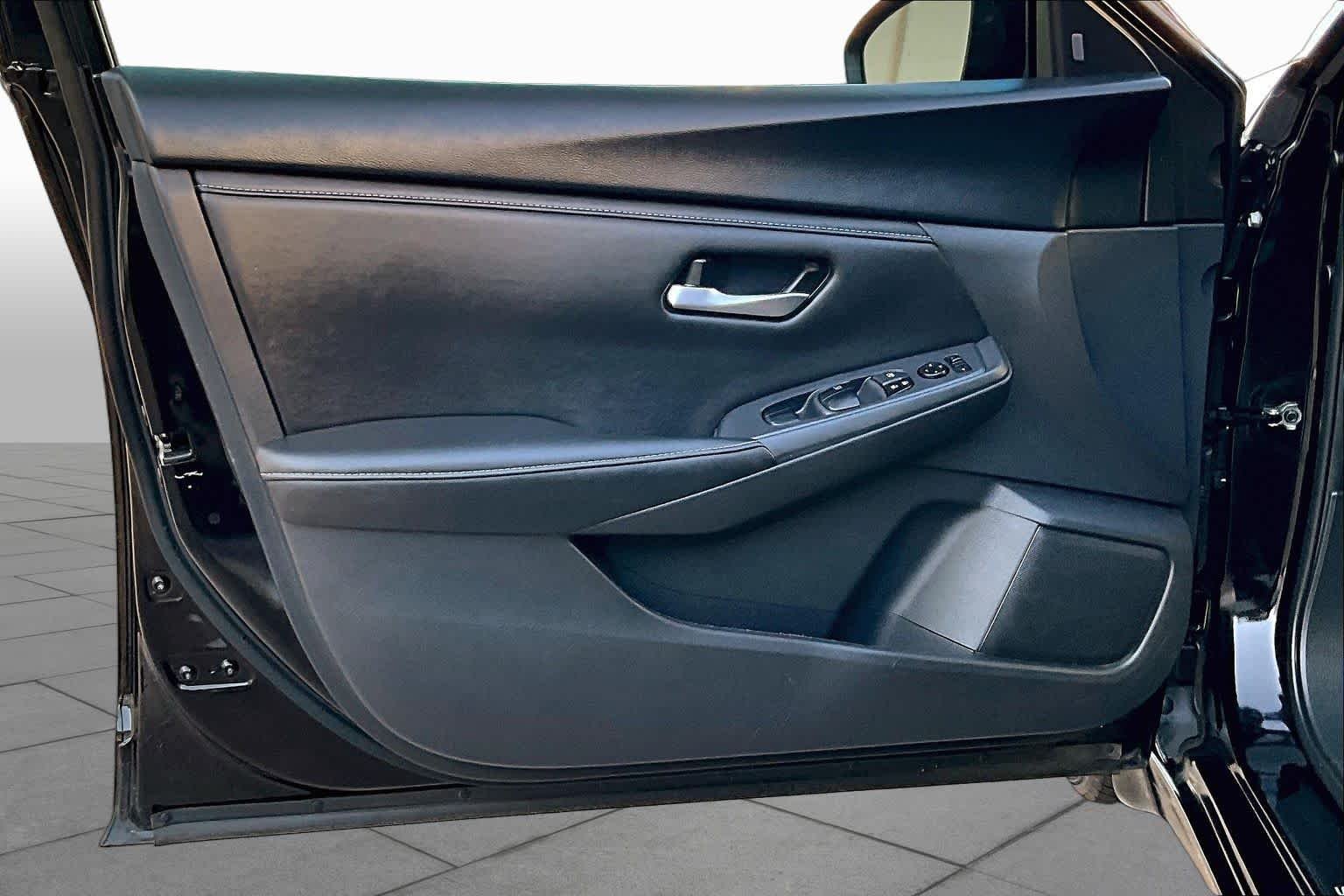 Used 2025 Super Black Nissan SV image 21