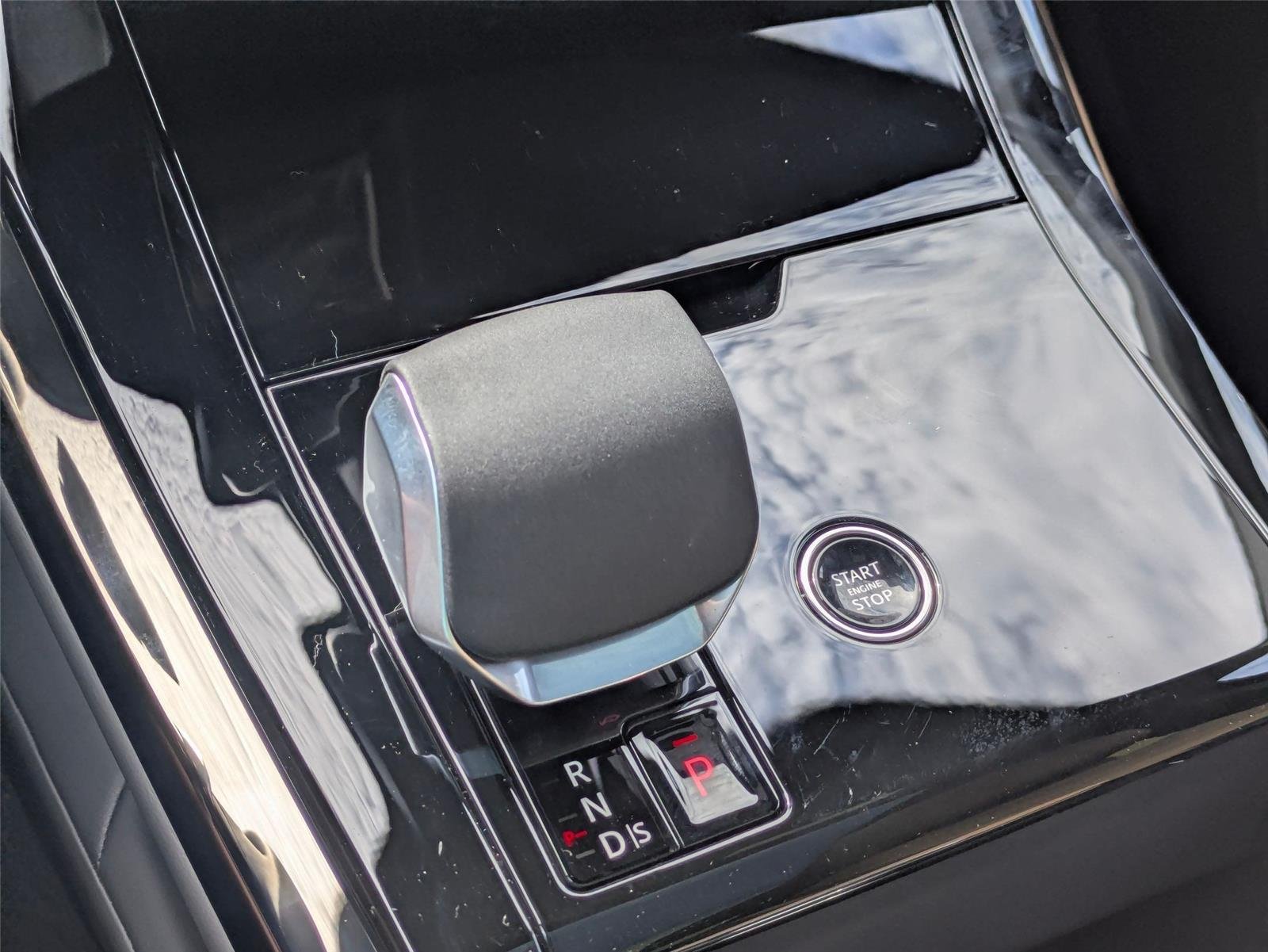 New 2026 Fuji White Land Rover SE image 23