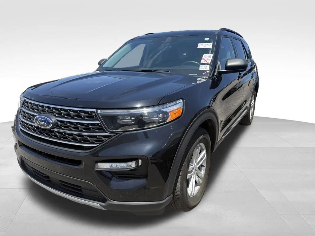 Used 2024 Black Ford XLT image 3