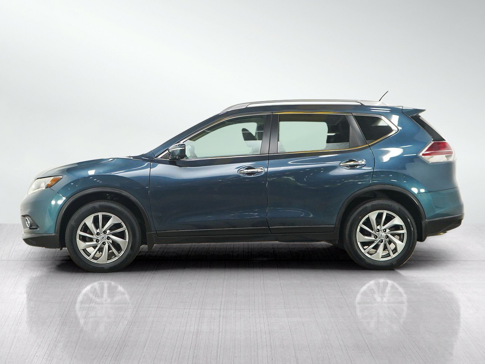 Used 2014 Nissan Rogue SL with VIN 5N1AT2MV3EC869447 for sale in South Saint Paul, Minnesota