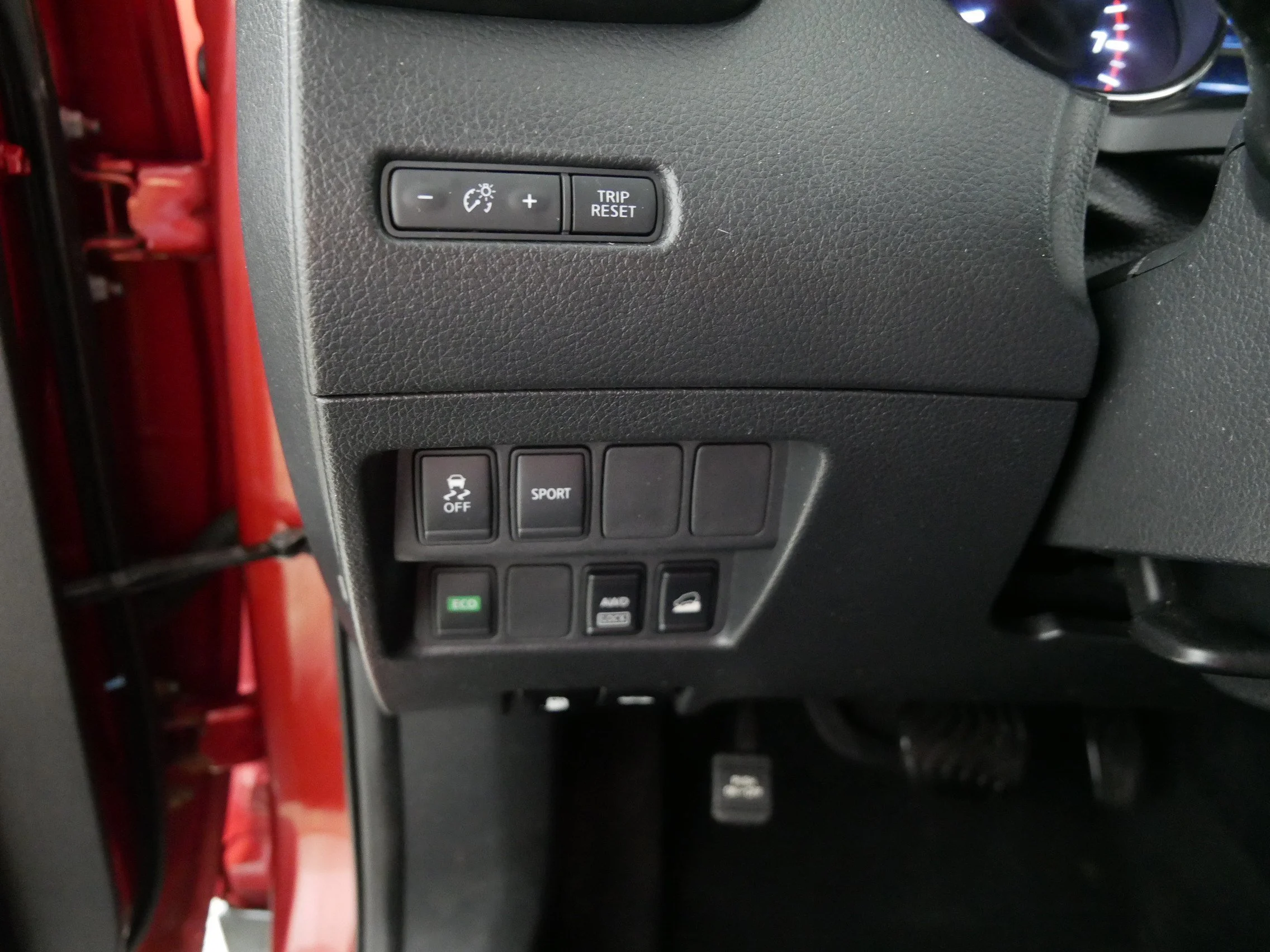 Used 2016 Cayenne Red Nissan S image 26