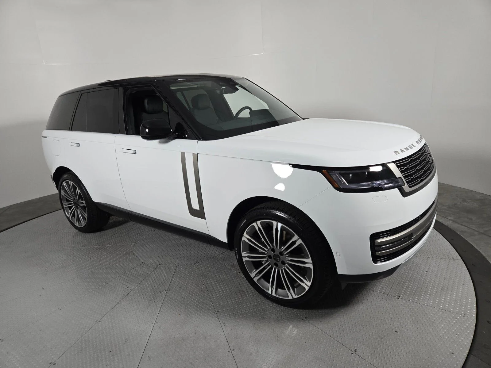 New 2026 Fuji White Land Rover SE image 16