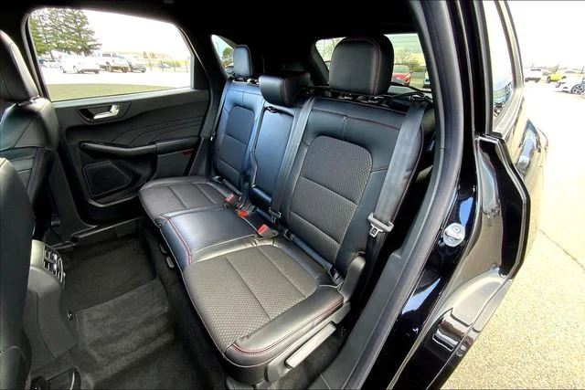 New 2024 Agate Black Metallic Ford ST-Line image 10