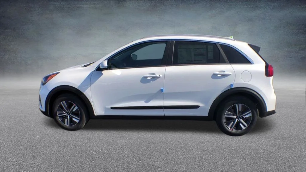 Used 2022 White Kia EX Premium image 11