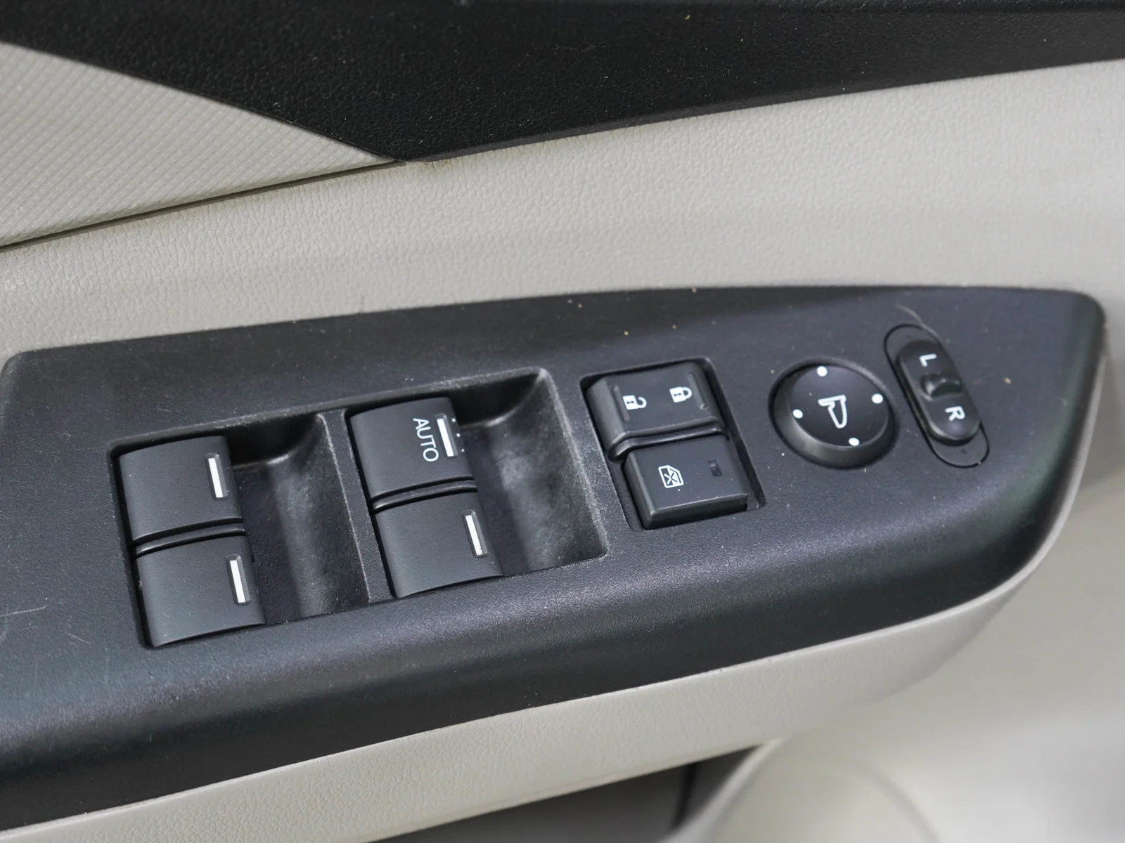 Used 2014 Silver Honda AWD 5dr LX image 20