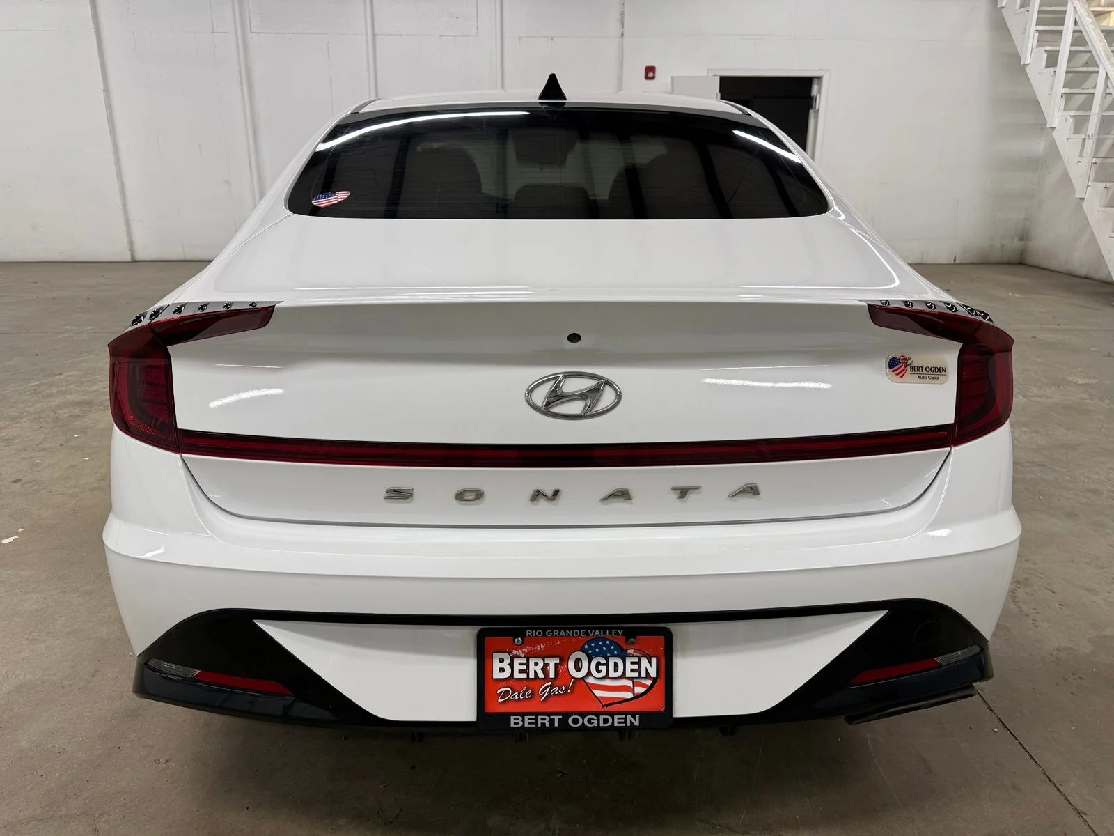 Used 2023 White Hyundai SEL image 6