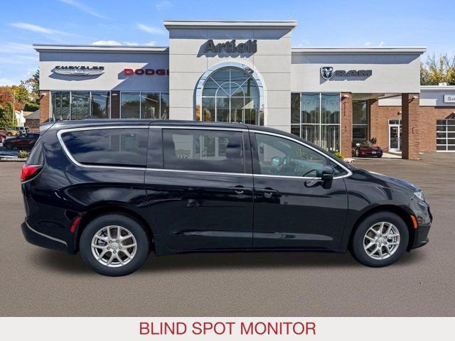 New 2026 Diamond Black Crystal Pearl-Coat Exterior Paint Chrysler Select image 7
