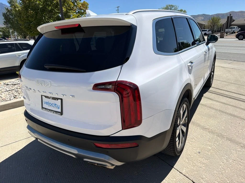 Used 2022 White Kia S image 7