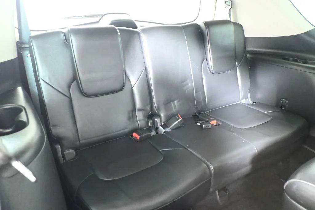 Certified Used 2023 White INFINITI LUXE image 38