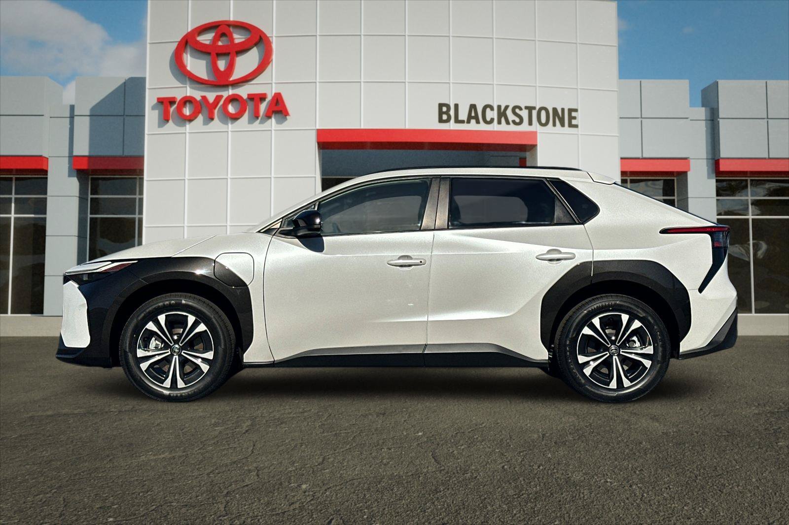 Certified Used 2023 Wind Chill Pearl Toyota XLE image 6