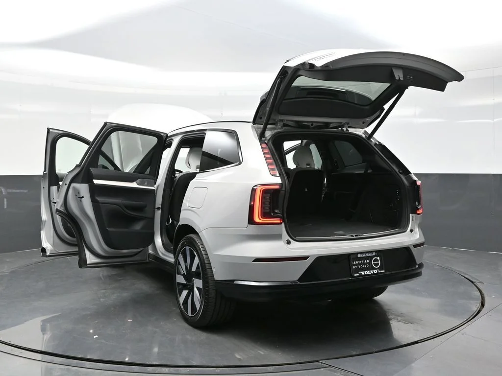 2025 Volvo EX90 Ultra - Photo 40