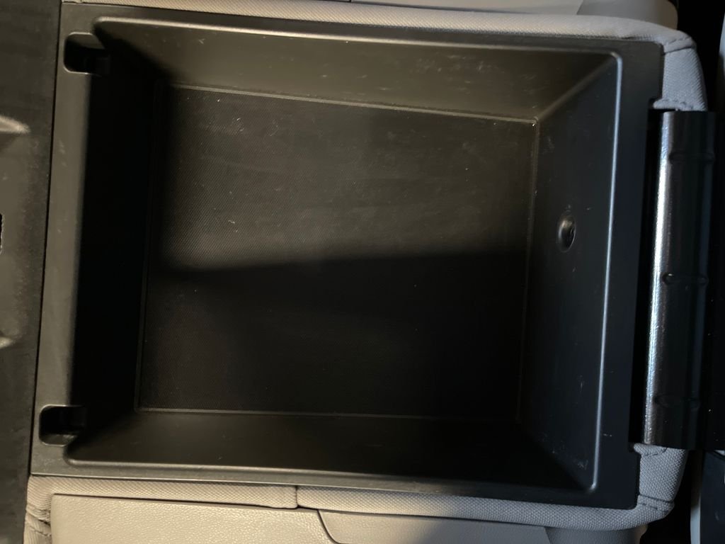 Used 2022 White GMC SLE image 25