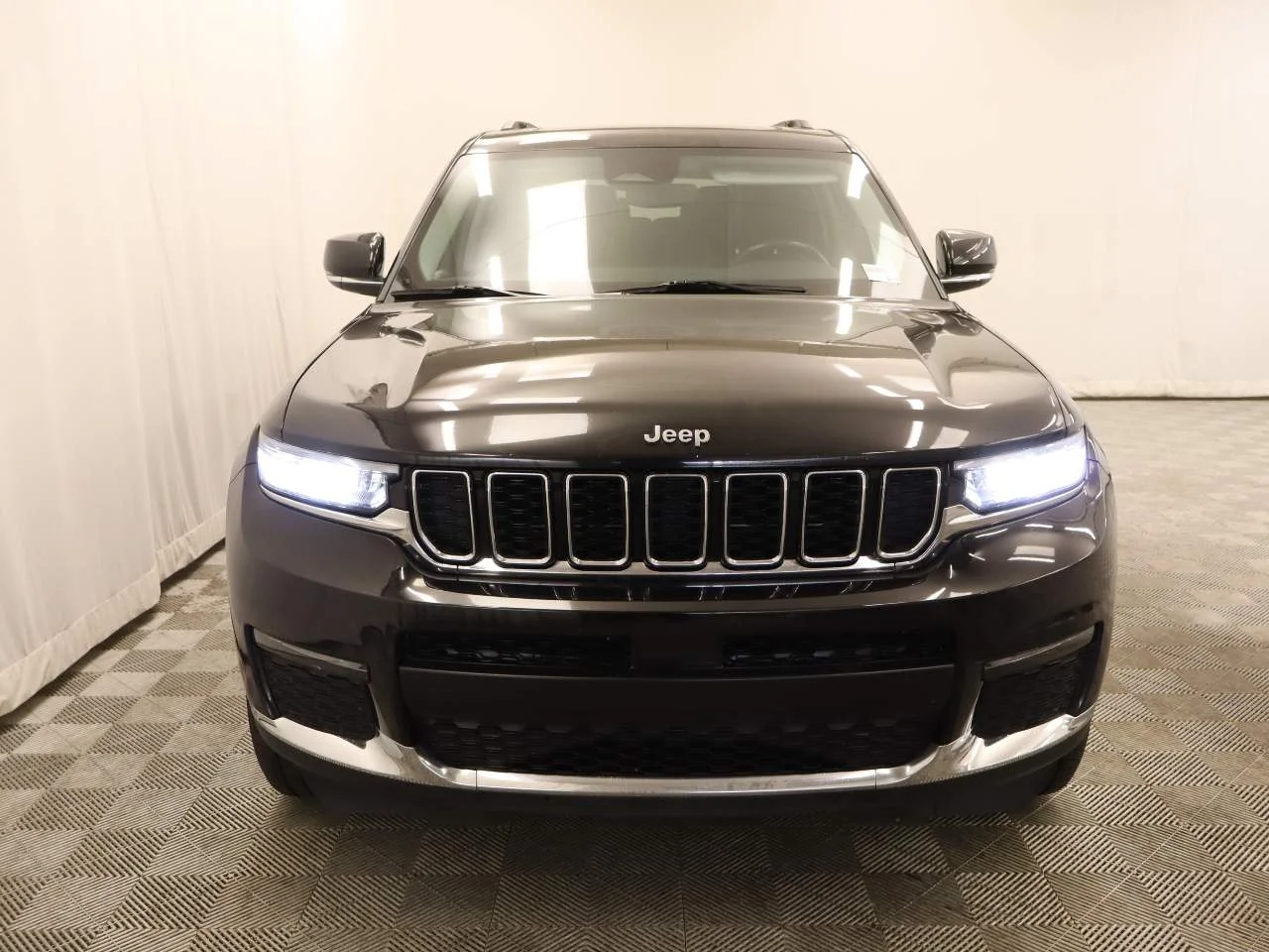Certified Used 2021 Diamond Black Jeep Limited image 4