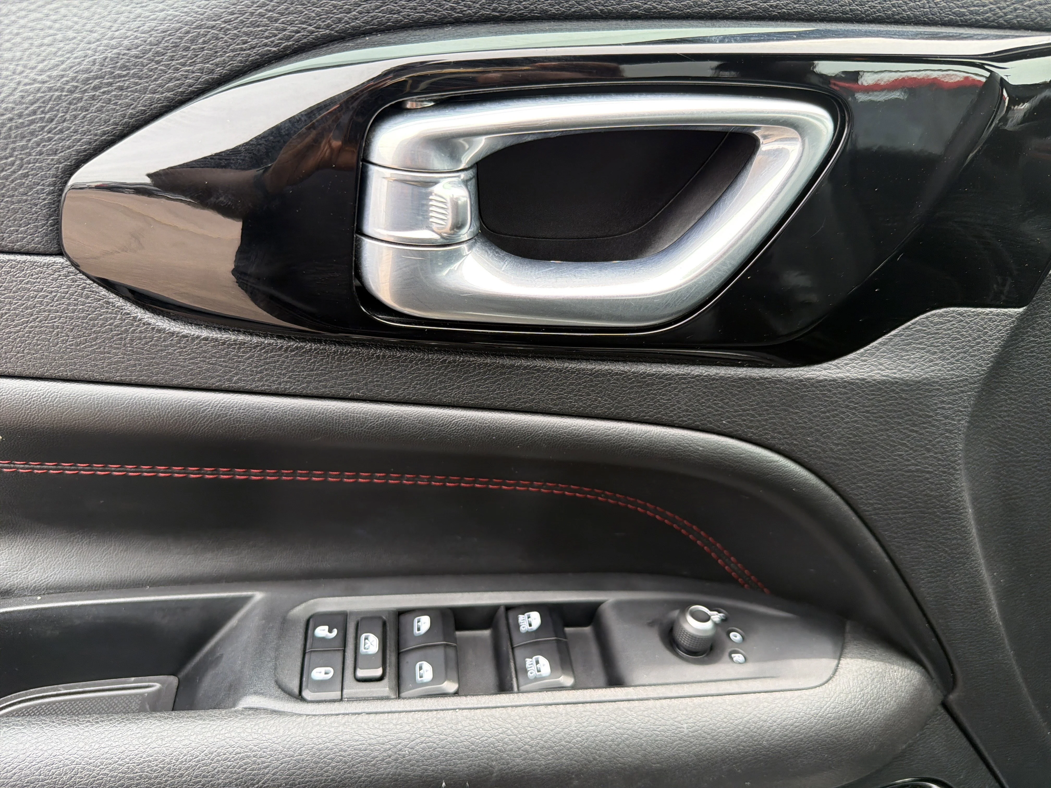 Used 2023 Billet Silver Metallic Clearcoat Jeep Trailhawk image 17