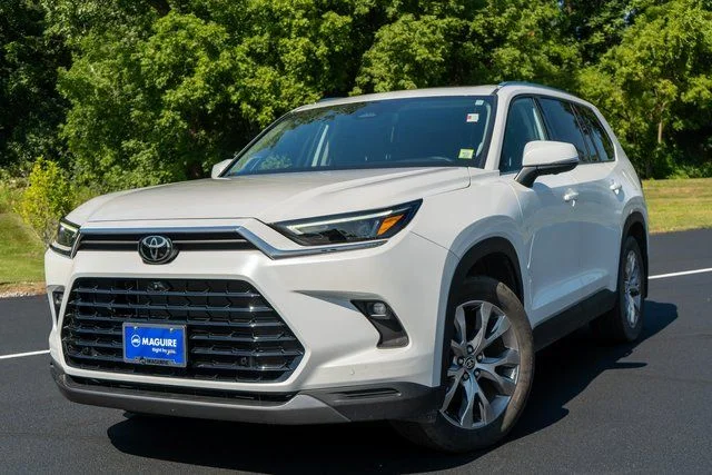 Used 2025 White Toyota  image 2
