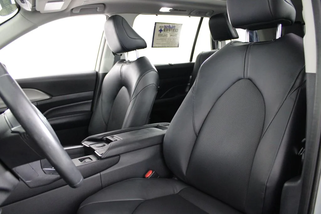 Used 2024 Silver Toyota XLE image 17