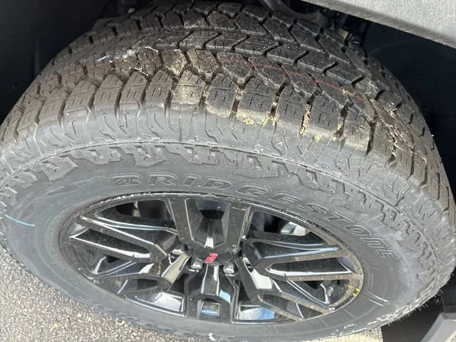 New 2026 Sterling Metallic GMC Elevation image 31