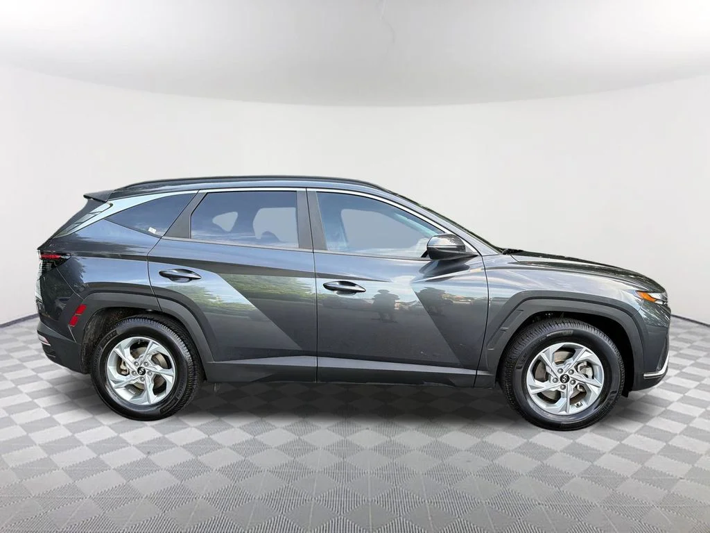 Used 2022 Gray Hyundai SEL image 4