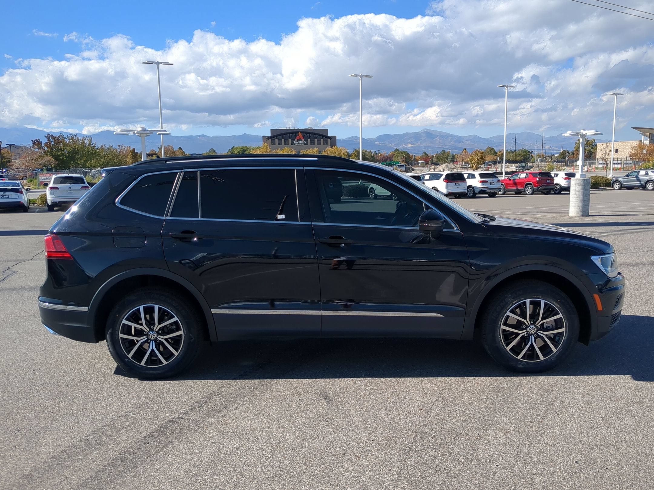 Used 2021 Deep Black Volkswagen SE image 2