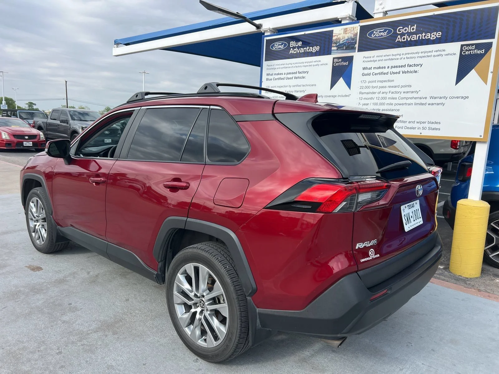 Used 2023 Red Toyota XLE Premium image 3