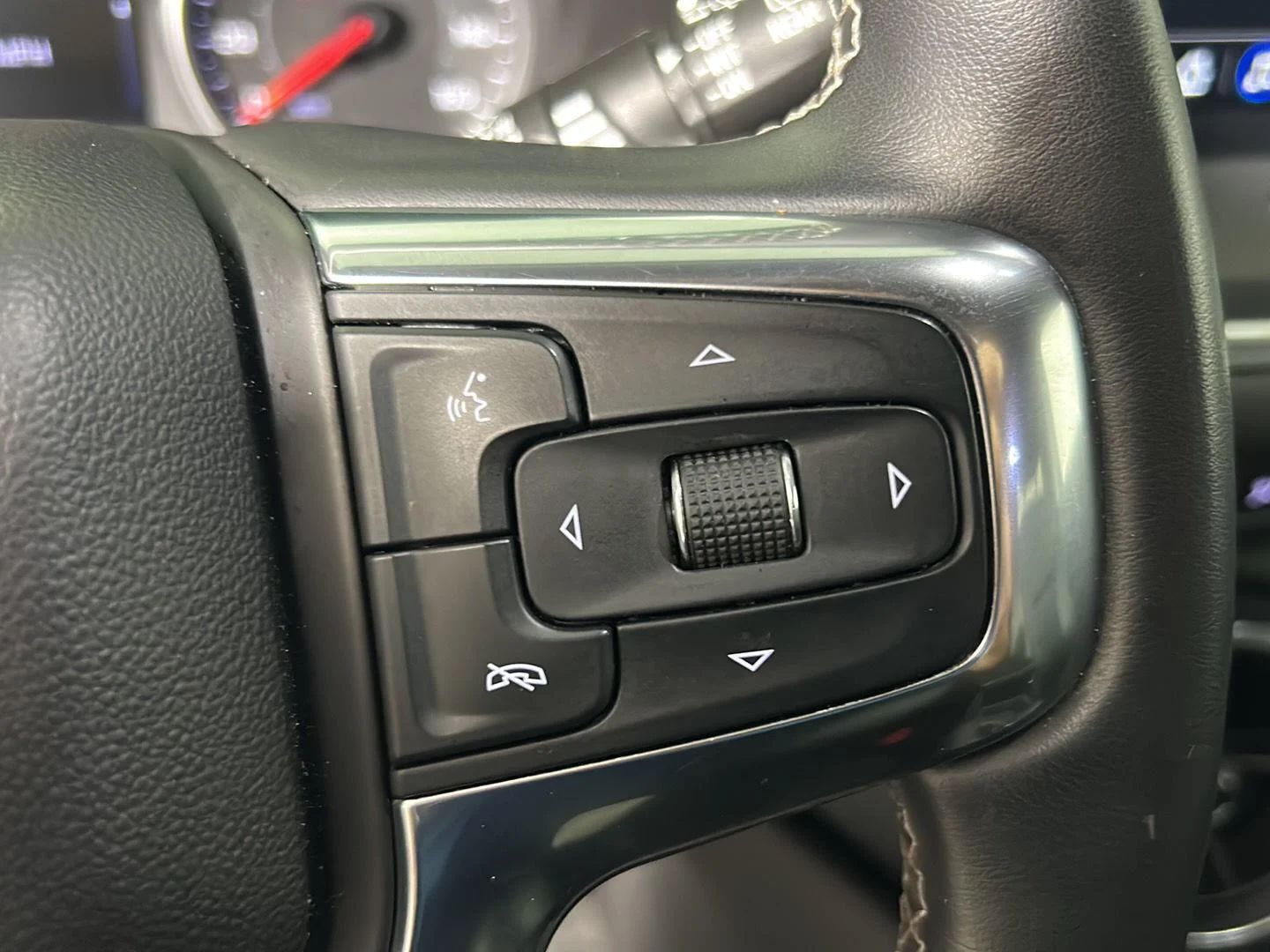 Used 2023 Summit White Chevrolet LT image 22