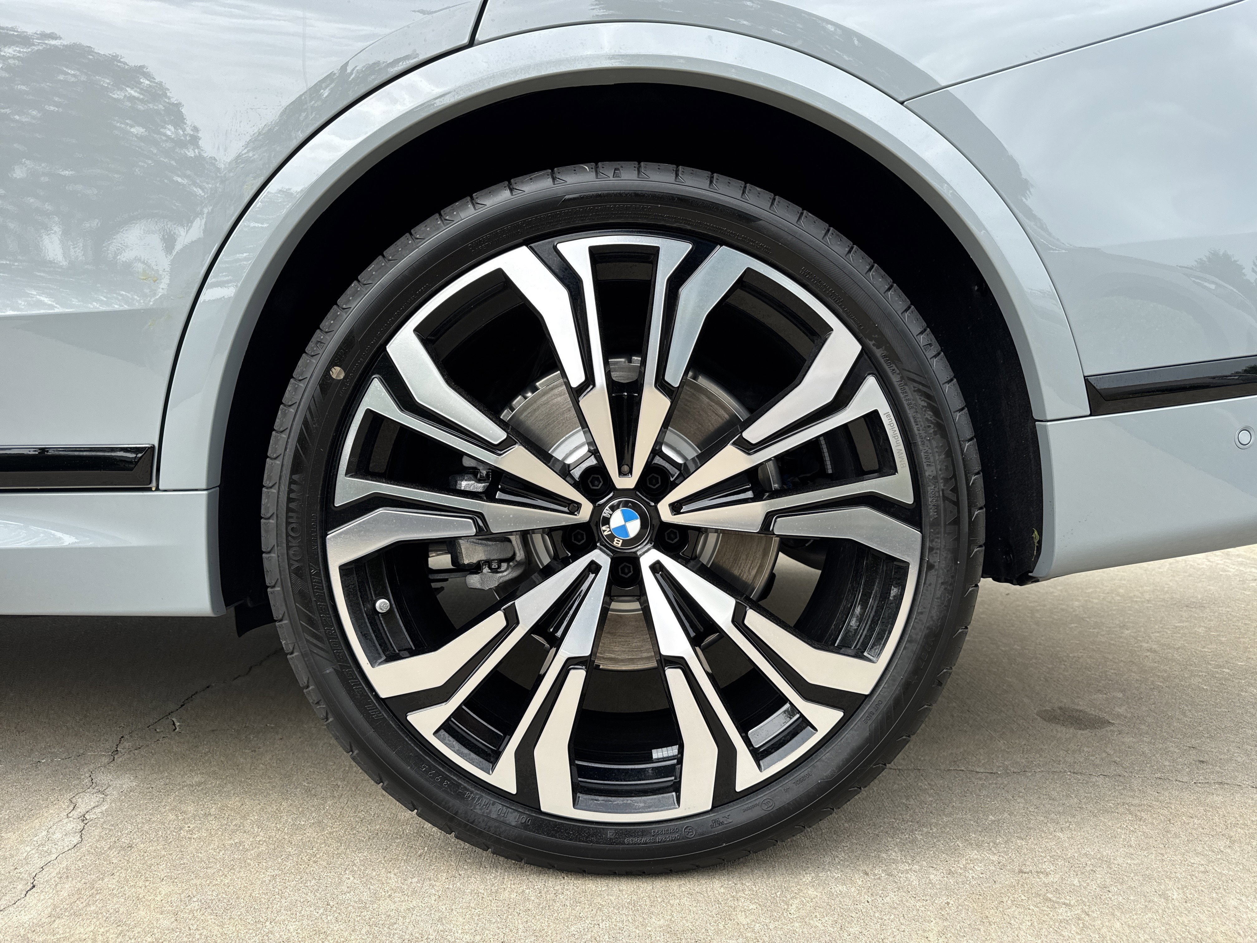 New 2027 0C4P Brooklyn Grey Metallic BMW xDrive40i image 30