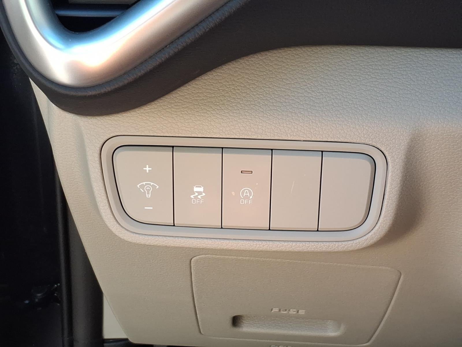 Used 2025  KIA  image 18