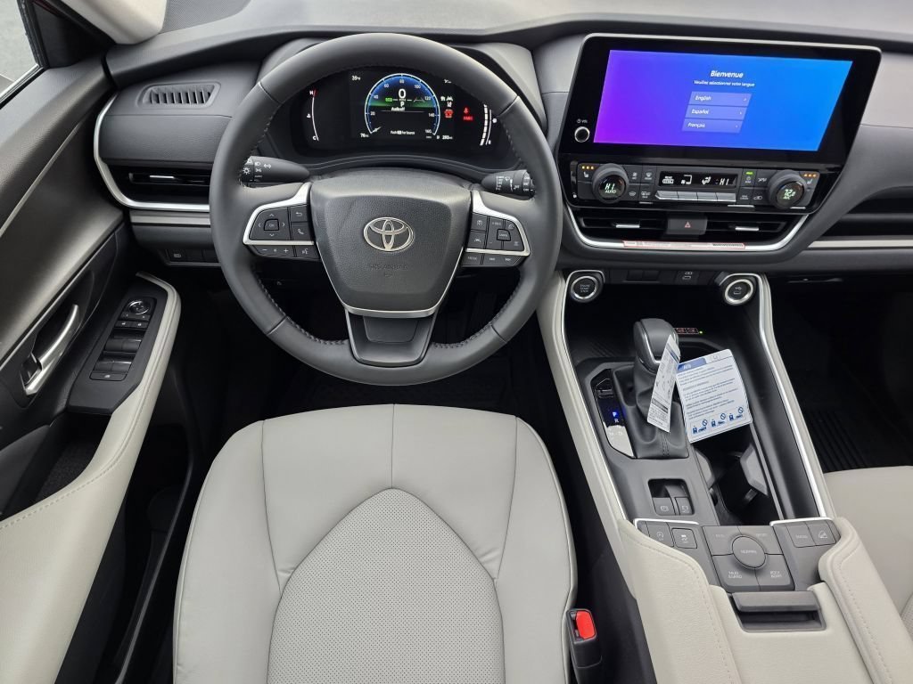 Used 2026 Pearl Toyota XLE image 31