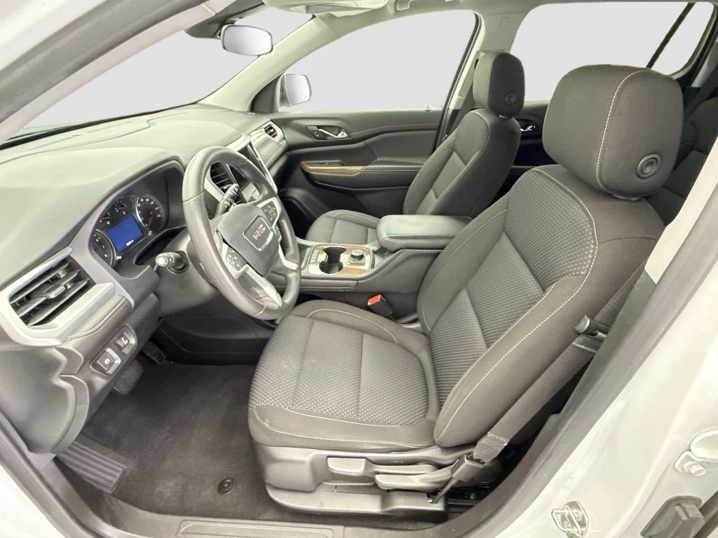 Used 2023 White GMC SLE image 17