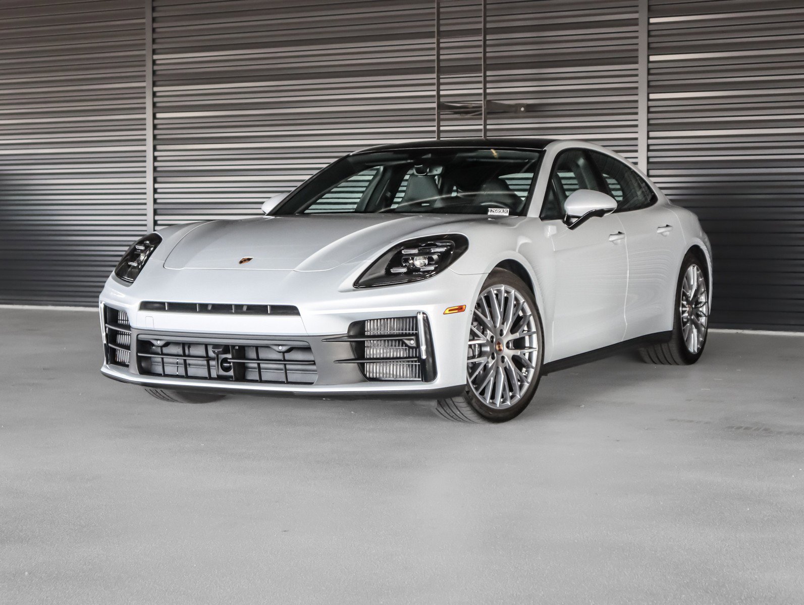 2025 Porsche Panamera 4's photo