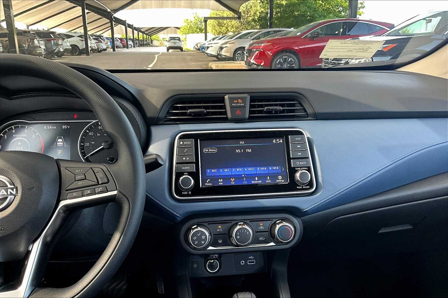 2025 Nissan Versa Sedan SV - Photo 6